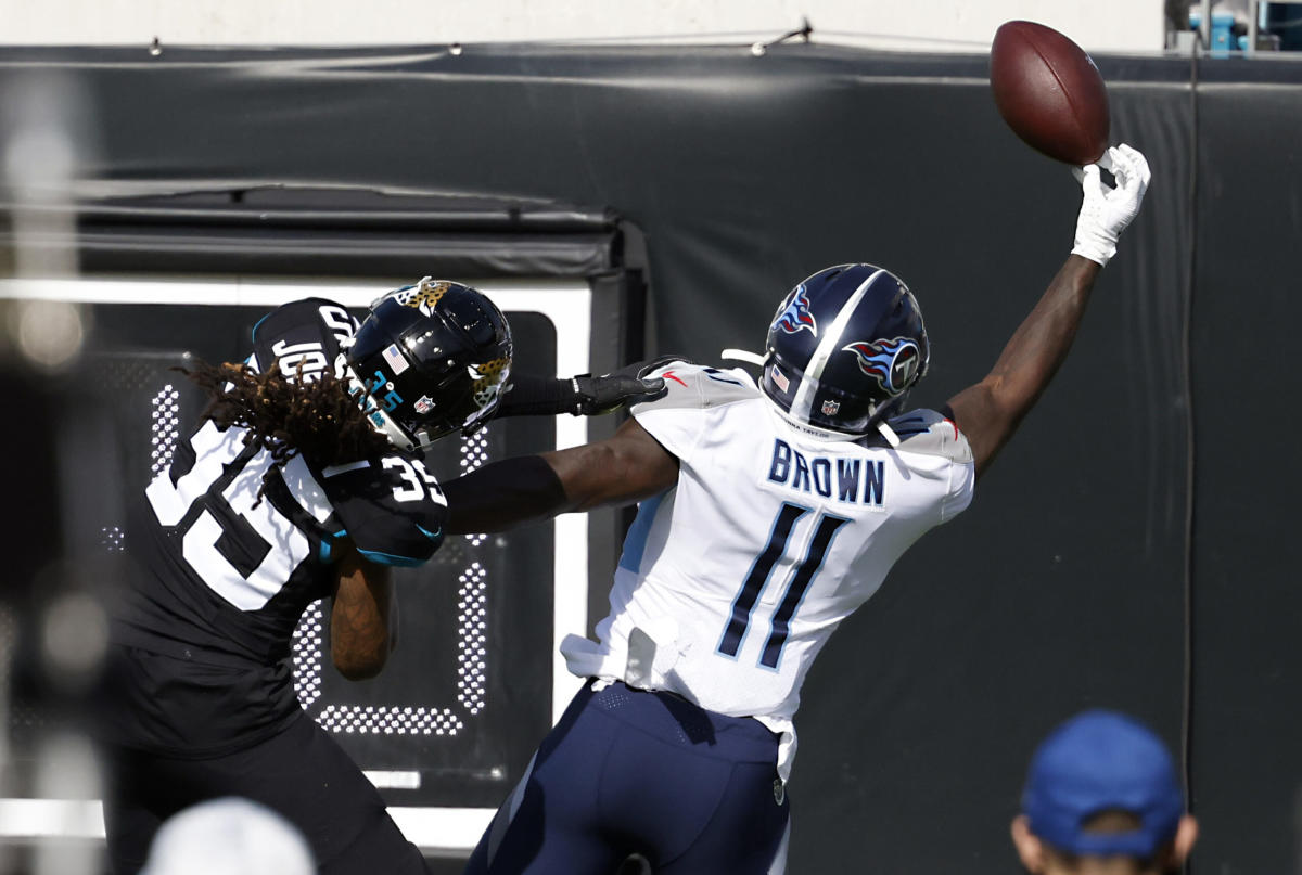 Eagles trade for WR A.J. Brown, agree on $100 million extension after draft  night blockbuster with Titans