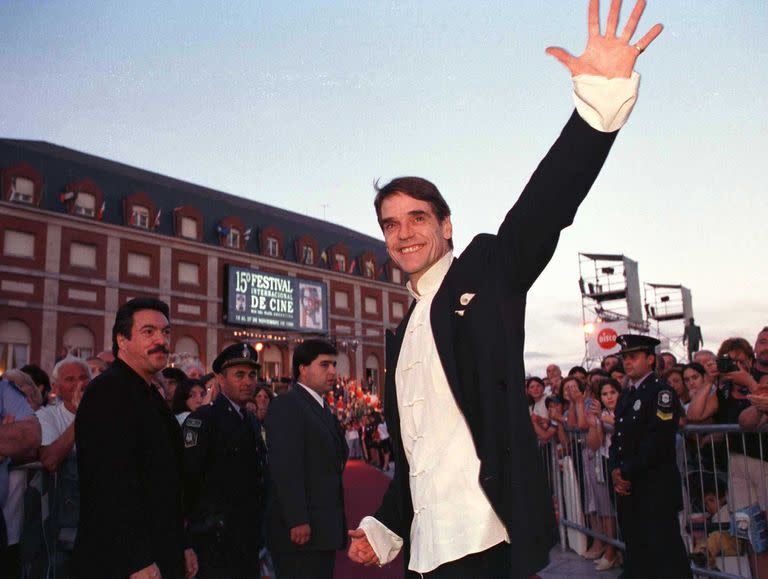 Jeremy Irons aclamado por el público en 1999