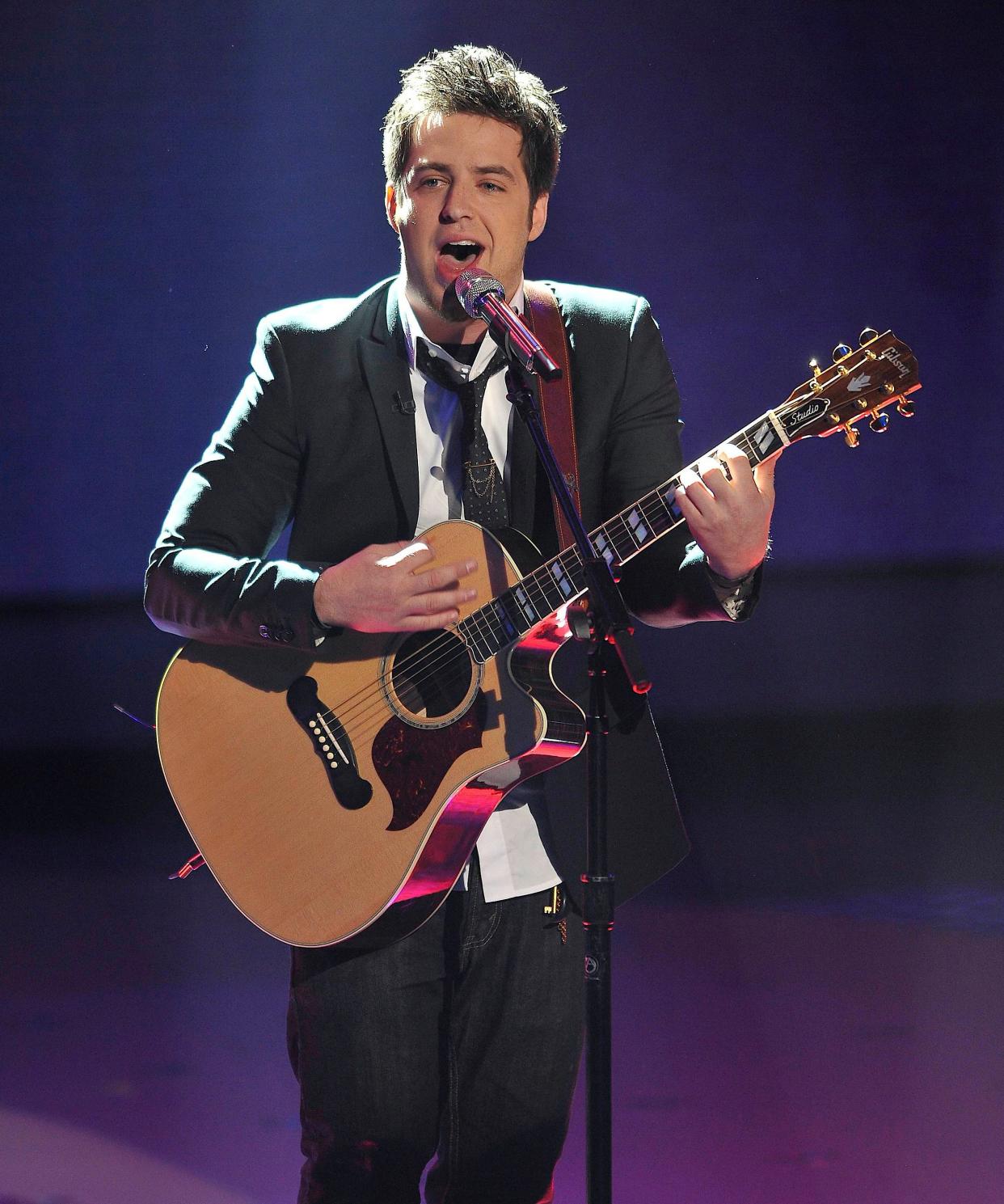 Lee DeWyze memorably covered Leonard Cohen's "Hallelujah" and U2's "Beautiful Day" on the show.