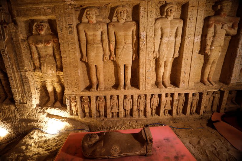 Sarcófago en cementerio recién descubierto cerca de la necrópolis de Saqqara, Giza