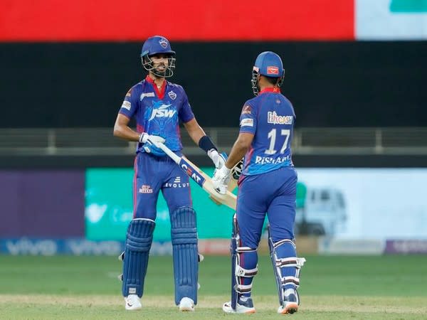 Shreyas Iyer and Risjhabh Pant in action (Photo/ IPL Twitter)