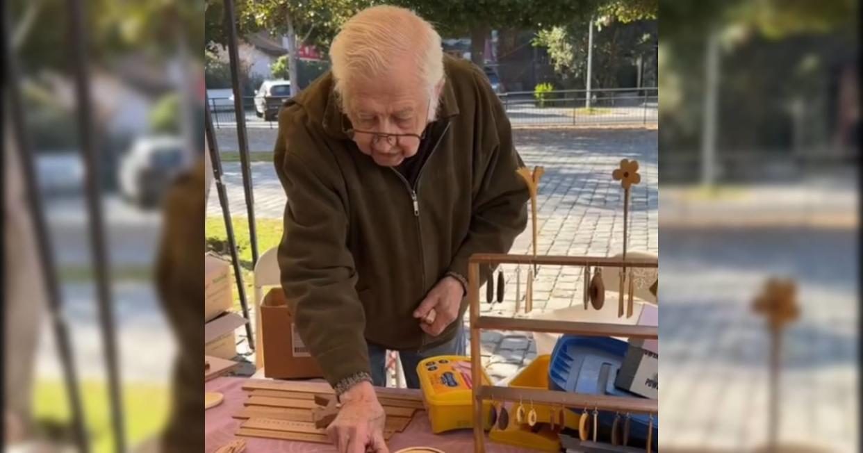 Tiene 91 años y continúa trabajando en algo que le apasiona. Foto: Captura de video TikTok @francoispouzet