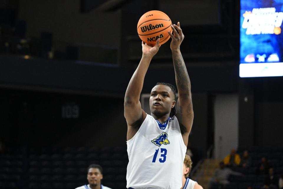 Delaware's Jyare Davis drains an early jumper in Saturday's CAA Tournament win over Hampton at the Entertainment & Sports Arena in Washington, D.C.