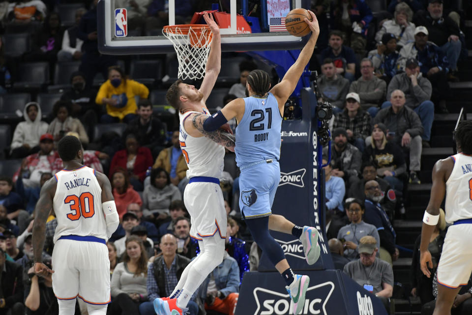 Memphis Grizzlies forward David Roddy (21) shoots against New York Knicks center Isaiah Hartenstein during the first half of an NBA basketball game Saturday, Jan. 13, 2024, in Memphis, Tenn. (AP Photo/Brandon Dill)