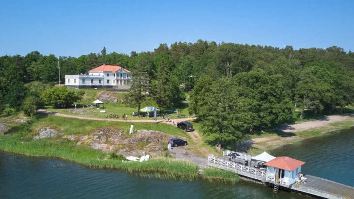 The Nordic Gravel Series Kimito Island event is hosted at the Soderlangvik Manor.