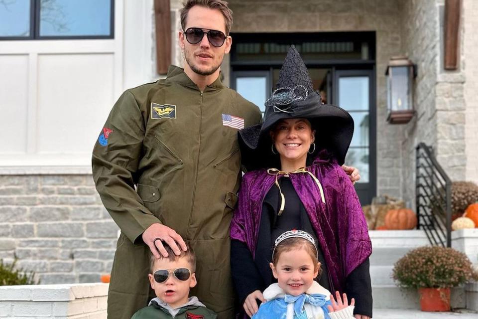 <p>Shawn Johnson/Instagram</p> Shawn Johnson celebrates Halloween with her family