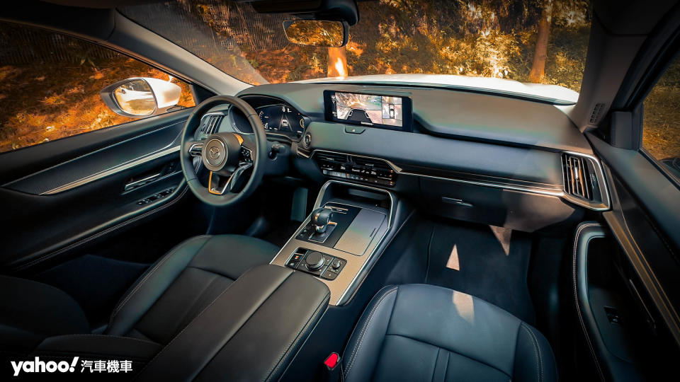 CX-60座艙開啟Mazda內裝新高度，不過中控螢幕的觸控功能、手機連結的限制性也需要適應一下。