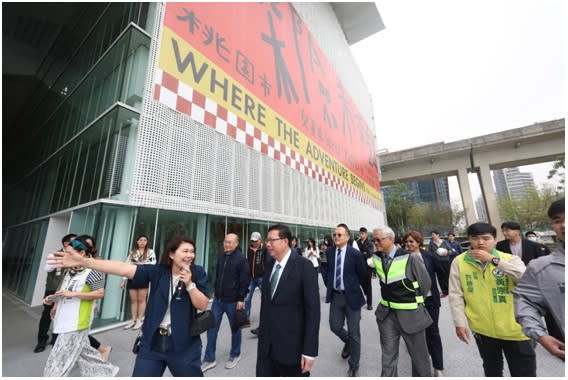 桃園市兒童美術館將於兒童節前夕4月3日開館，行政院副院長鄭文燦、文化部長史哲今（26）日前往參訪及開箱。   圖：文化部提供