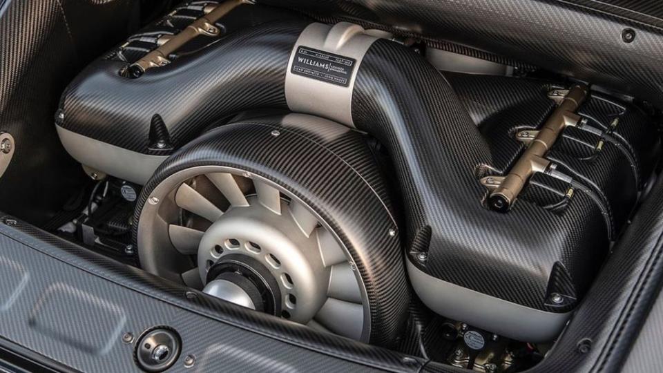 Singer將車上裝入4.0升六缸水平對臥自然進氣引擎，並且替這組氣冷動力裝上鈦合金氣門組。(圖片來源/ Singer)