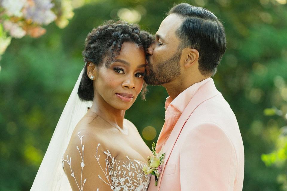 anika-noni-rose-marries-jason-dirden-inside-their-moving-wedding-officiated-by-colman-domingo