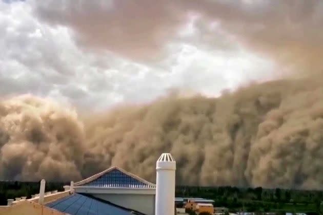 <p>Tempête de sable dimanche, à à Dunhuang.</p>