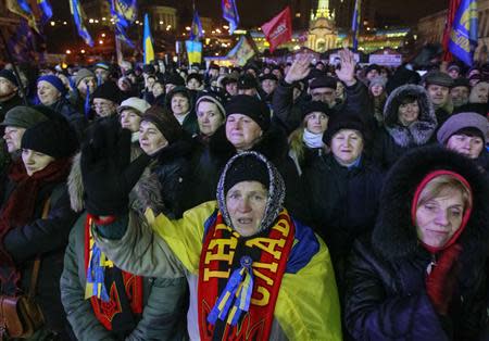 Pro-European integration protesters attend a rally at Independence Square in Kiev January 16, 2014. REUTERS/Gleb Garanich