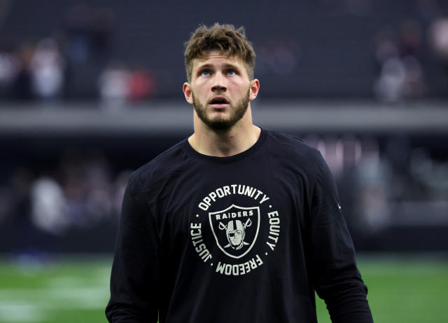 Las Vegas Raiders free agent Foster Moreau reveals cancer