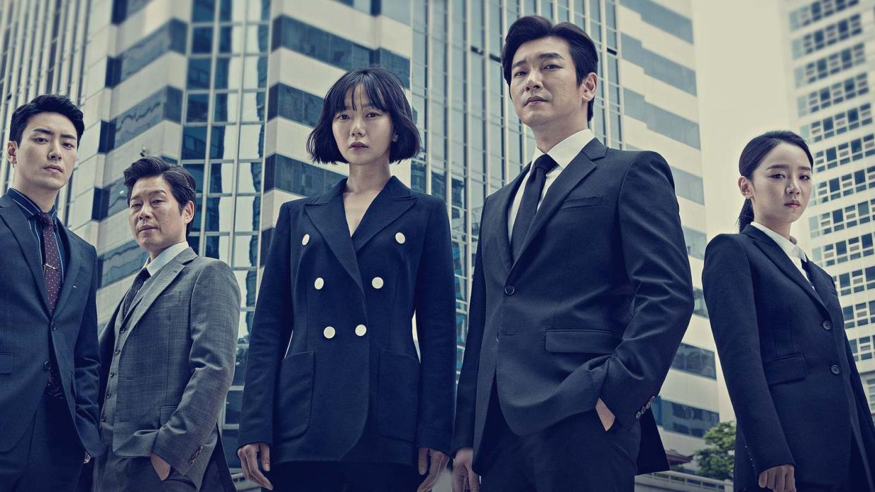 South Korean drama Stranger Season 2's prosecutor Hwang Si Mok (Cho Seung Woo, fourth from left) and Senior Police Inspector Han Yeo Jin (Bae Doona, third from left). 