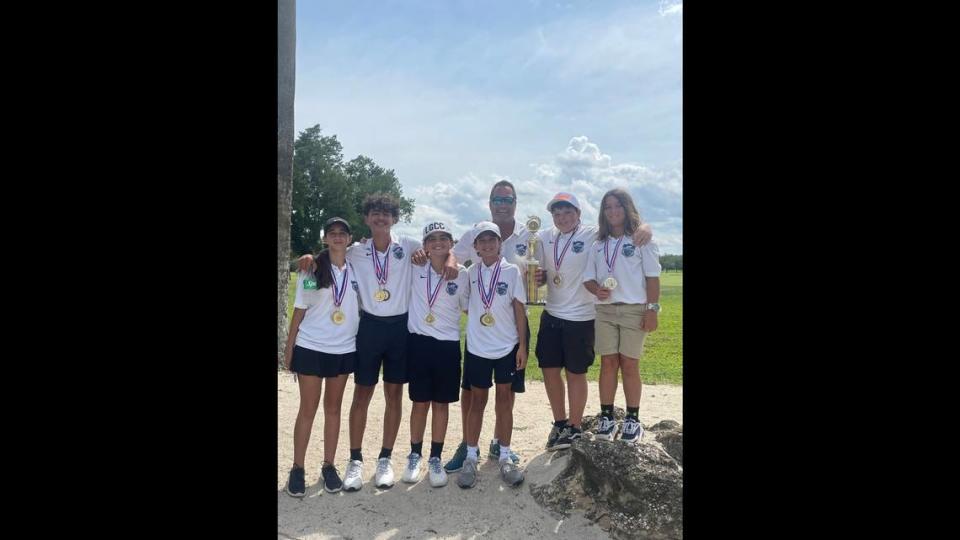 The Miami Beach Nautilus Middle School golf team captured the Miami-Dade County championship. The winning Sharks are Lexi Weismann, Jordan Greenfield, Hunter Greenfield, Joaquin Fernández, coach Eric Marshall, Ian Devoto, and Tomas Olusczak.