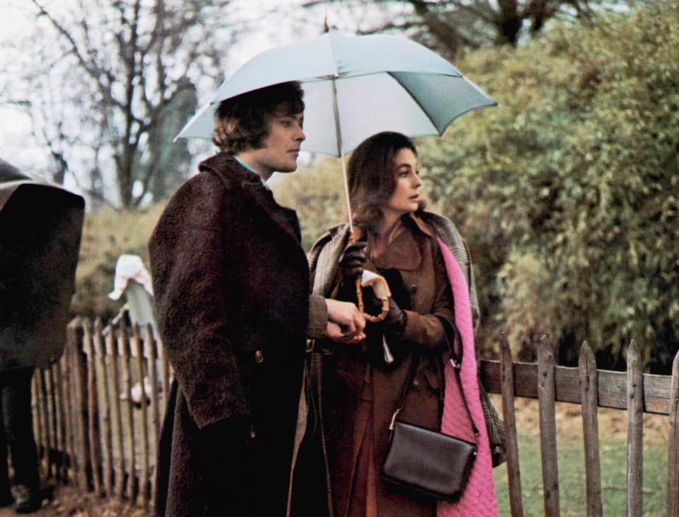 SAY HELLO TO YESTERDAY, from left, Leonard Whiting, Jean Simmons, 1971