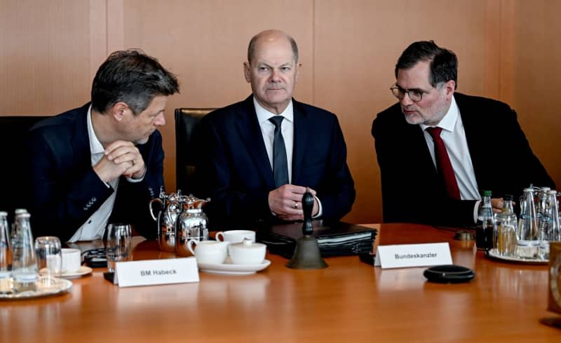 (L-R) Robert Habeck, German Vice-Chancellor and Minister for Economic Affairs and Climate Protection, German Chancellor Olaf Scholz, and Wolfgang Schmidt, Head of the Federal Chancellery, sit at the start of the cabinet meeting in the Federal Chancellery. Britta Pedersen/dpa