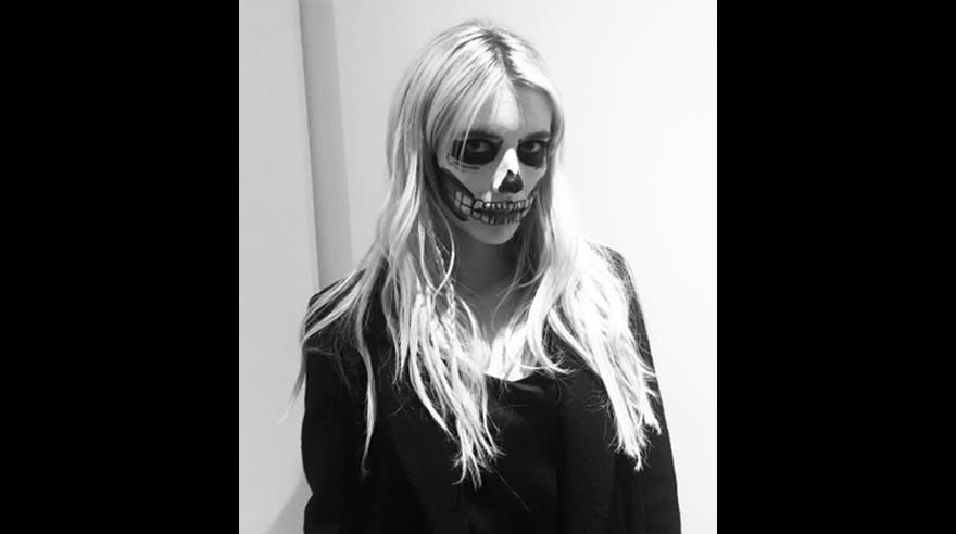 Emma Roberts le hizo honor al Día de Muertos