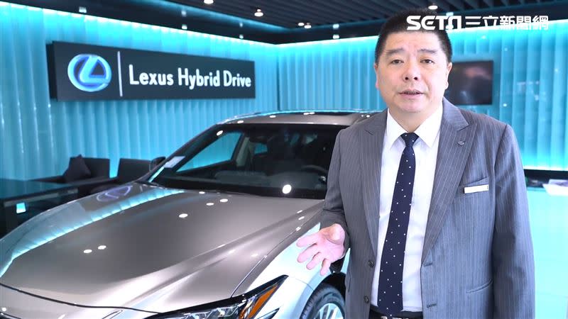 Lexus中和營業所副所長王信翔表示近年來消費者購買油電車的比例有逐年上升的趨勢。（圖／戴華辰攝影）