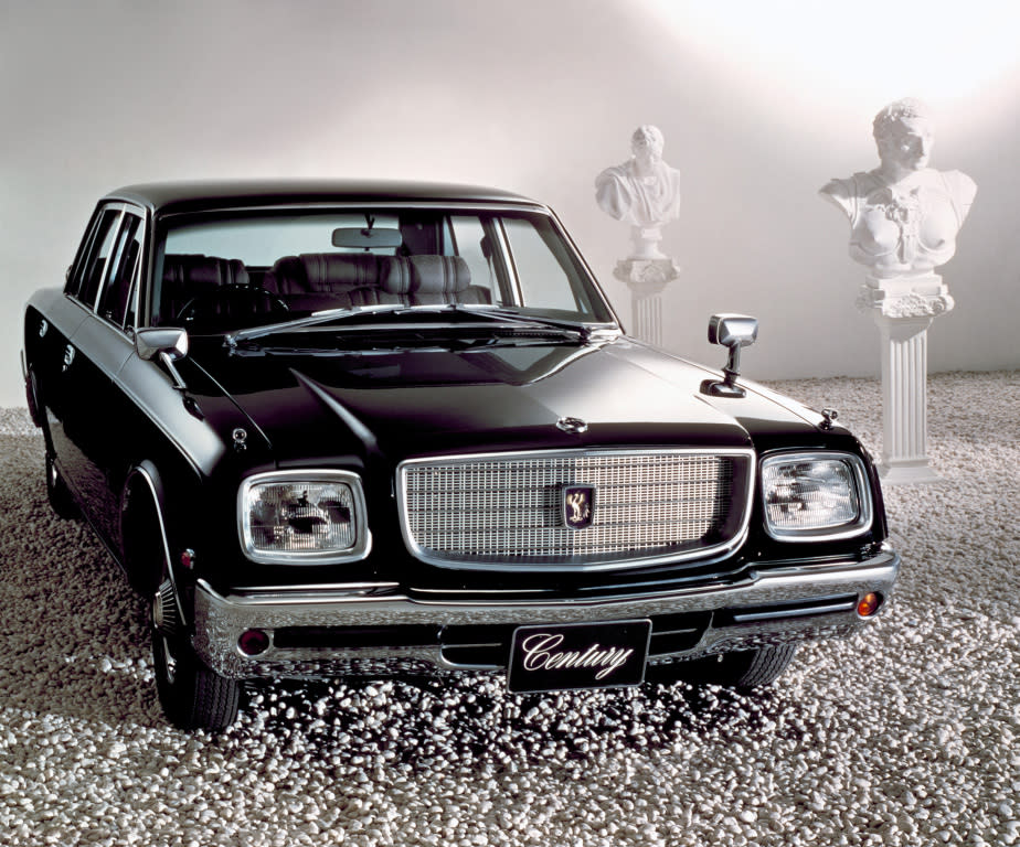 toyota_century_8.jpg