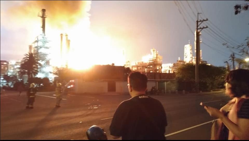 林園台石化廠大火，現場驚人。圖／翻攝自高雄市議員邱于軒臉書