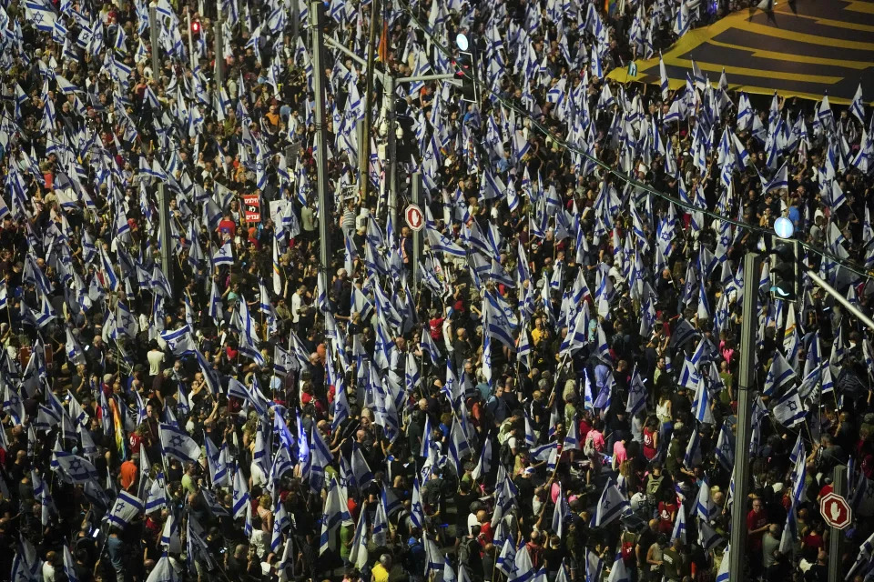 Protesta multitudinaria contra la reforma judicial. (AP Photo/Ariel Schalit)