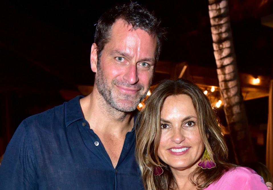 What they worked on together: Law & Order: SVU Mariska and Peter first met during Season 2 of SVU, and during their first date, Mariska admitted that she was instantly drawn to him. She told InStyle, 