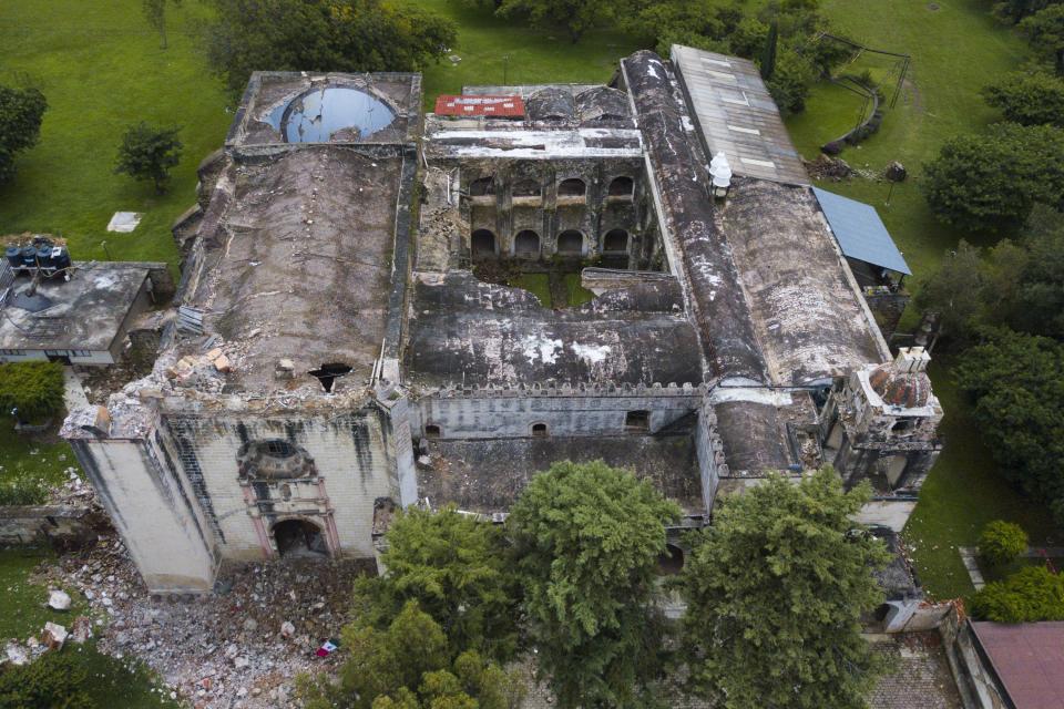 La boda en medio de la destrucción del terremoto