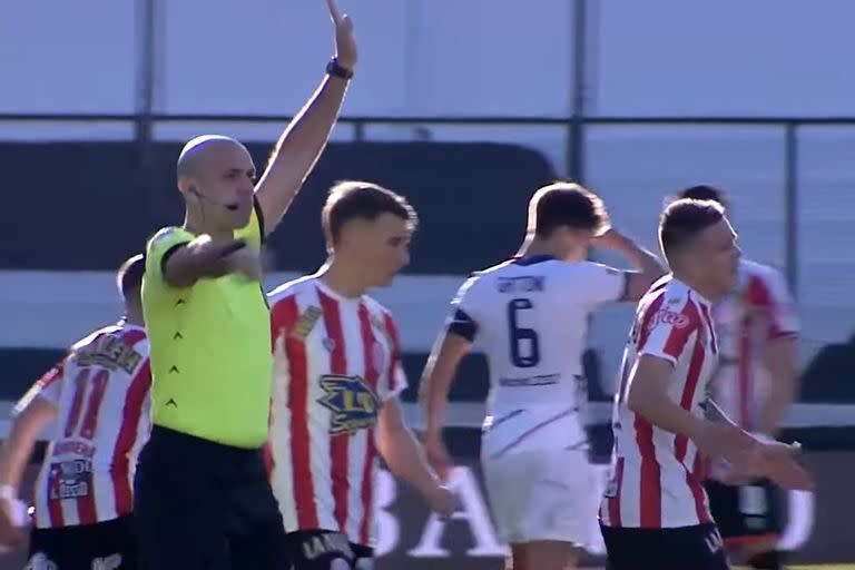 Jorge Baliño, el arbitro envuelto en la polémica en el duelo entre Barracas y San Lorenzo