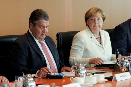 German Economy Minister Sigmar Gabriel and German Chancellor Angela Merkel attend a cabinet meeting at the Chancellery in Berlin, Germany August 24, 2016. REUTERS/Stefanie Loos
