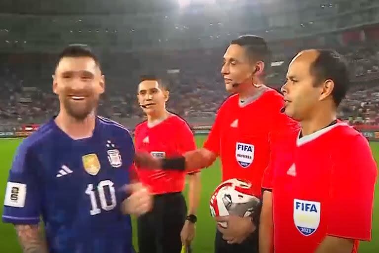 Jesús Valenzuela, junto a Lionel Messi