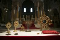 The Hungarian relic of St Thomas a Beckett (C) is displayed during a ceremony at Westminster Cathedral in London, Britain May 23, 2016. REUTERS/Neil Hall