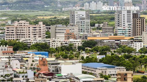 華固除了推出住宅案外，也重回商、廠辦市場，重新回歸推案排行榜。（圖／記者陳韋帆攝影）