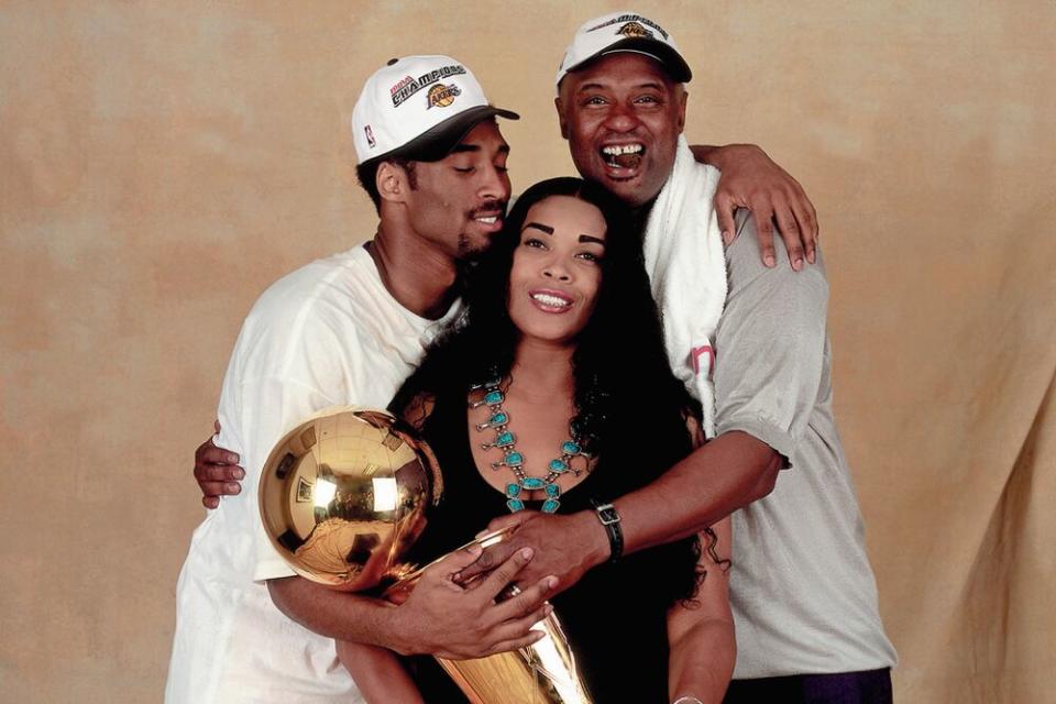 Kobe Bryant with parents Pamela and Joe Bryant | Andrew D. Bernstein/NBAE via Getty