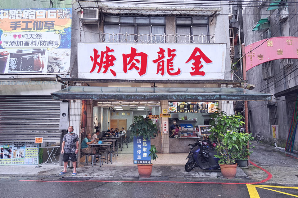 從小攤子擴展成店面，也導入號碼牌點餐的現代化經營方式。（攝影：Claire Chou）