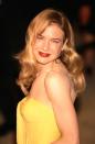 <p>Fresh-faced Renée Zellweger pictured here over 16 years ago at the 2001 Oscars in a gorgeous yellow gown.</p>