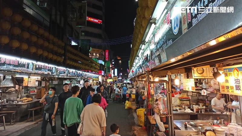 基隆廟口夜市屹立不搖。（圖／資料照）