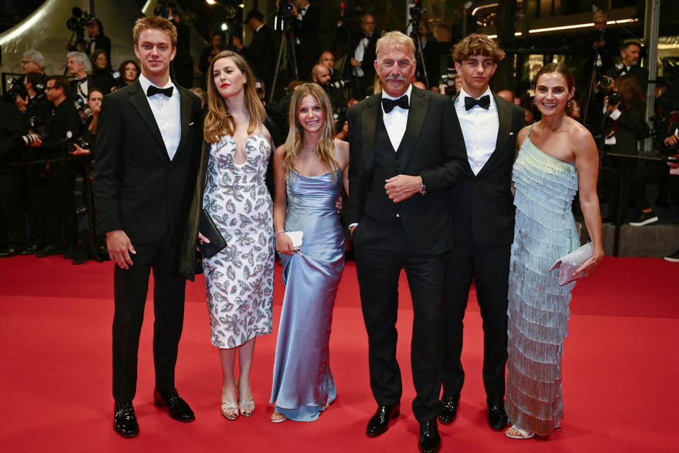 Kevin Costner and family (Christophe Simon / AFP - Getty Images)