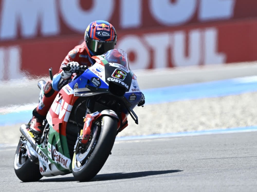 Stefan Bradl fährt auf Platz 16 (JOHN THYS)