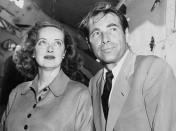 C'est sur le tournage du film <em>Ève</em>, en 1950, que Bette Davis rencontre Gary Merrill, l'un des autres acteurs principaux. Ils se marieront quelques semaines plus tard, la réalité rejoignant ainsi la fiction. Une cérémonie loin d'être parfaite, comme le décrivait l'acteur : <em>"Nous n'avons pas eu un mariage parfait. Elle n'était pas la femme parfaite. Et je n'étais sûrement pas le mari parfait. Mais cela ne fait aucun doute : nous avons passé du bon temps ensemble"</em>. Ils resteront ensemble pendant dix ans, adoptant deux enfants, une fille, Margot, et un garçon, Michael. Pendant ce laps de temps, ils partageront également l'affiche de plusieurs longs-métrages comme <em>Jezebel</em> ou <em>Appel d'un inconnu</em>.