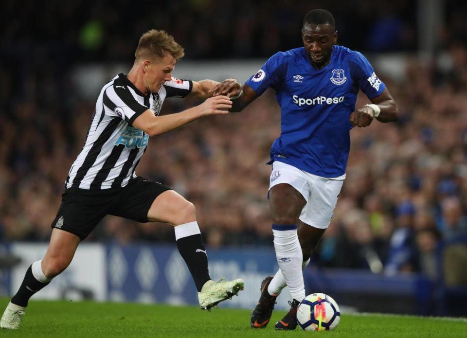 Yannick Bolasie and Matt Ritchie tussle for possession (Getty)