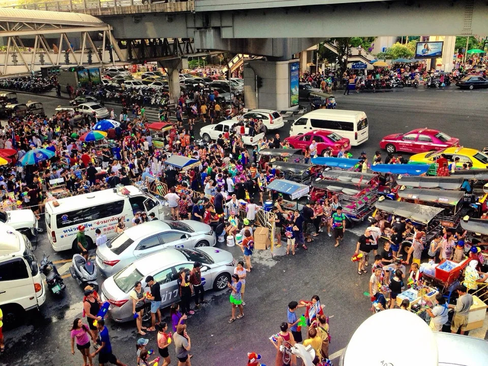 泰國的潑水節是一年一度的大節慶，不過卻也衍生出許多交通意外。（示意圖，photoAC）