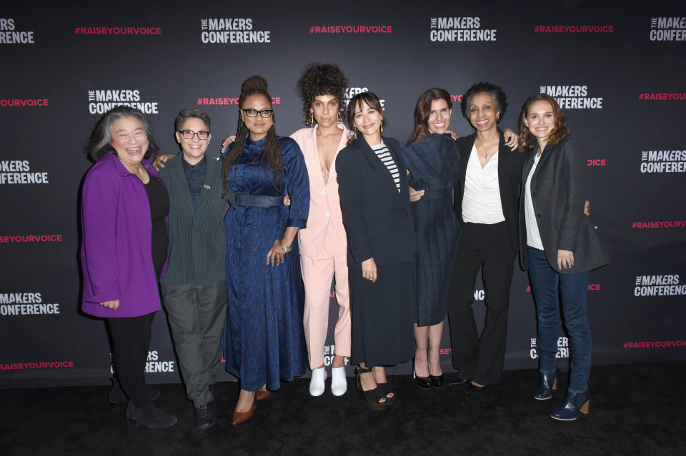 Tina Tchen, Jill Soloway, Ava DuVernay, Melina Matsoukas, Rashida Jones, Maha Dakhil, Nina Shaw und Natalie (v.l.) auf der The MAKERS 2018 Conference in Hollywood (Bild: Vivien Killilea/Getty Images for MAKERS)