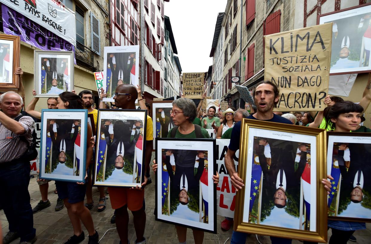 14 portraits d'Emmanuel Macron dans les rues de Bayonne, en marge du G7, le 25 août 2019.