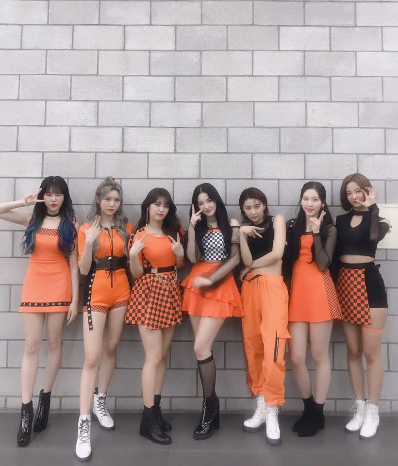 MOMOLAND 這次雖然只有七人回歸，仍在發片不到一週後就征服了音樂節目，恭喜她們啦！