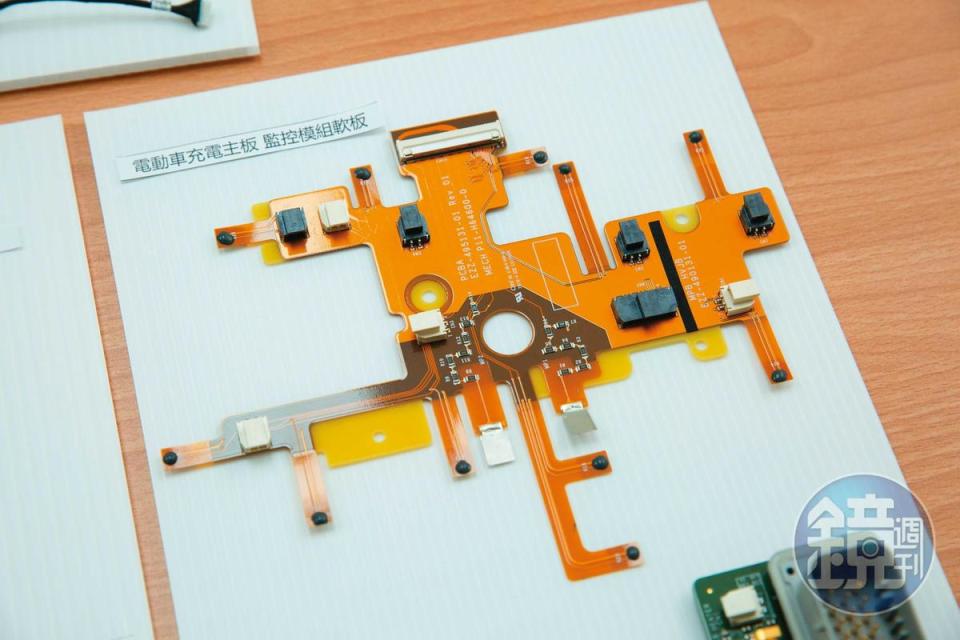 在電池或車用電子等模組導入軟板（圖）不但有助車身輕盈與節省空間，製造成本也比傳統線束降低。