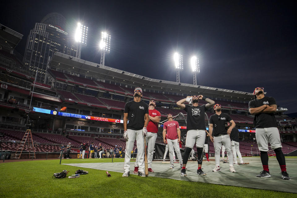 Members of the Cincinnati Reds (Aaron Doster / AP)