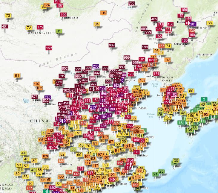 鄭明典指出內蒙古中東部、河北西北部、北京等地出現沙塵暴，局地PM10超過2000微克／立方公尺。數值999的等於破表。(圖/翻攝自鄭明典臉書)