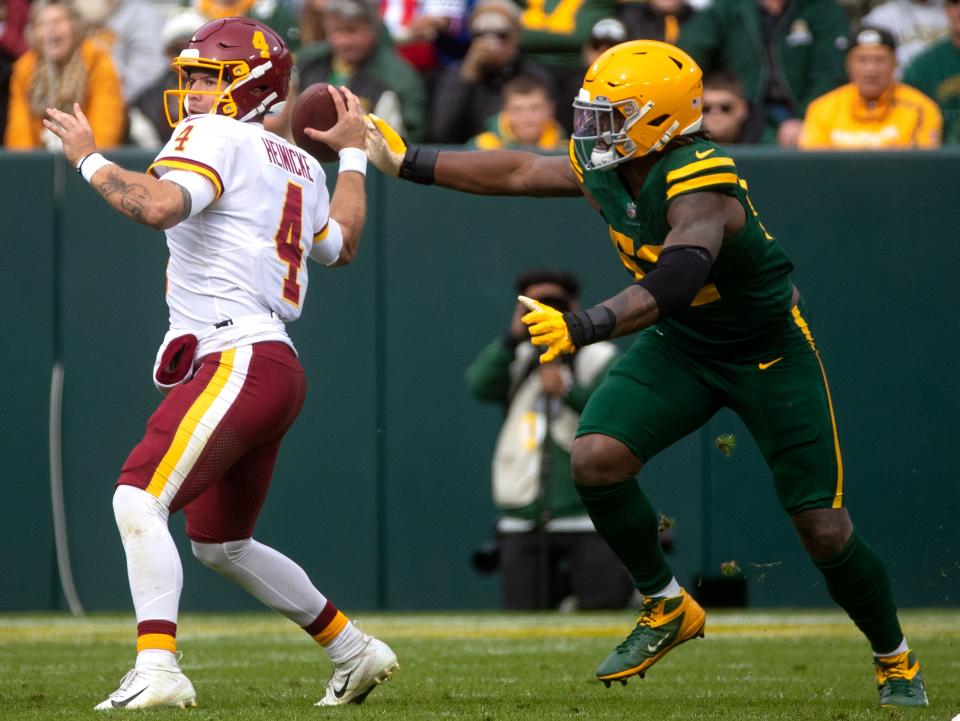 Green Bay linebacker Rashan Gary attempts to sack Washington quarterback Taylor Heinicke.