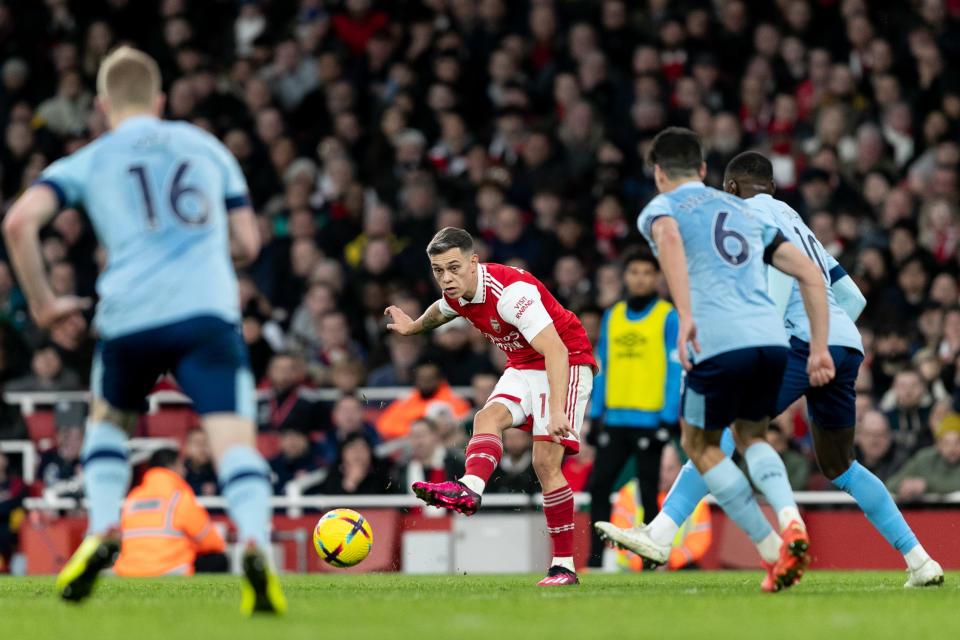 LONDON, ENGLAND - FEBRUARY 11: Leandro Trossard of Arsenal passes the ball during the Premier League match between Arsenal FC and Brentford FC at Emirates Stadium on February 11, 2023 in London, United Kingdom. (Photo by Gaspafotos/MB Media/Getty Images)